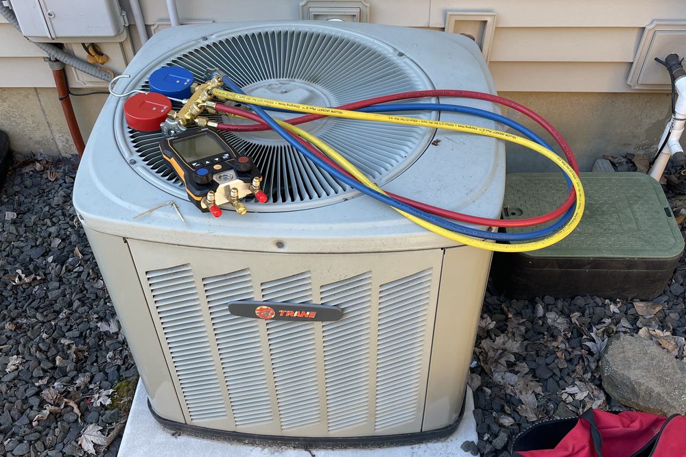 Digital manifold reading pressures on a condensing unit